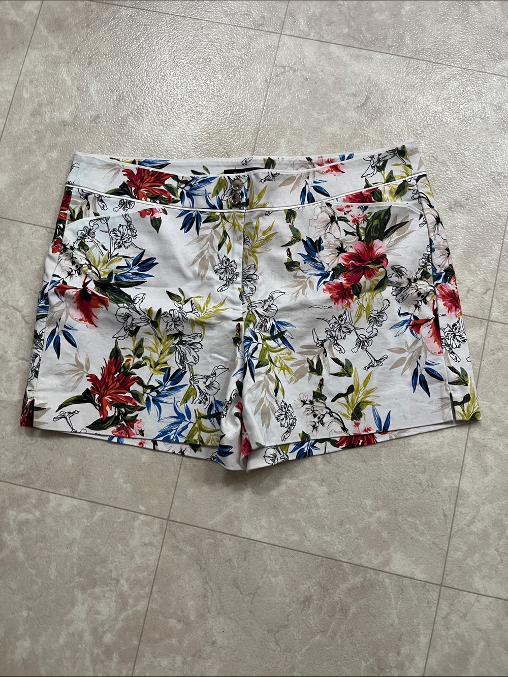 White House Black Market Floral Print White Women's Shorts - Red, Blue, Green